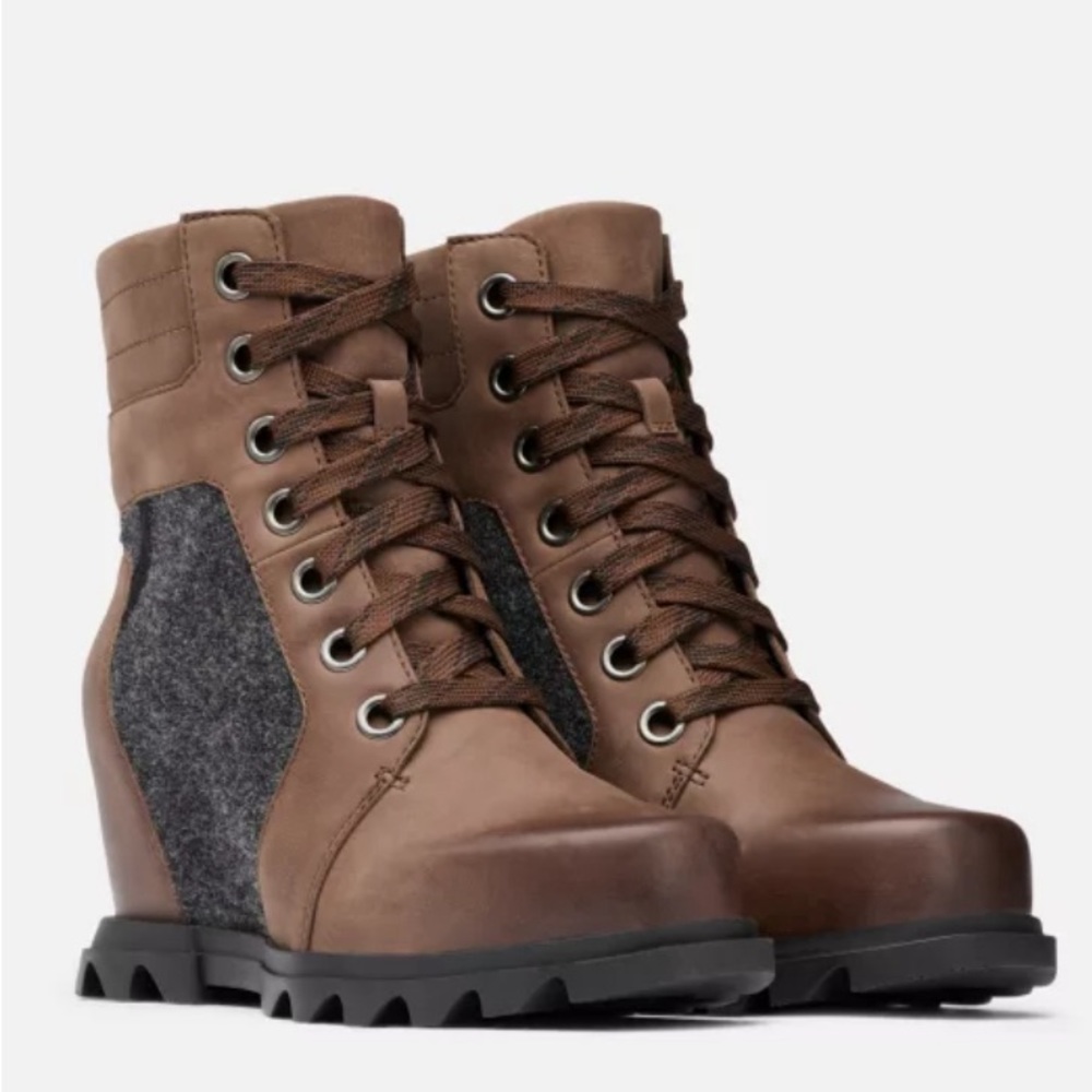 SOREL WEDGE BOOTS SIZE 10